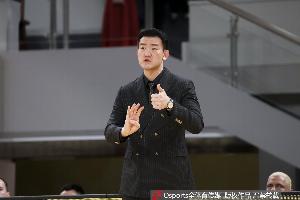 媒体人：深圳人手不足却足够顽强 广厦各方面都太稳健了