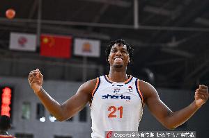 解说：上海的防守资源真是太强了 进攻还没有最大化发挥能力